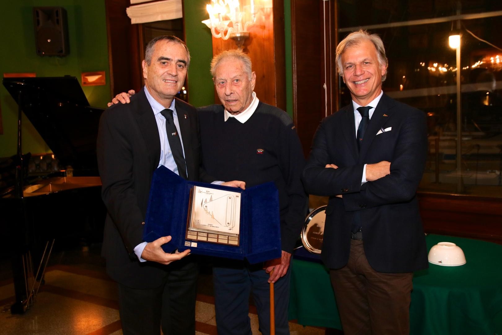 Da sinistra: Dodi Villani (Consigleire FIV), Mario Chiandussi, Paolo Cerni (Vicepresidente YCA)