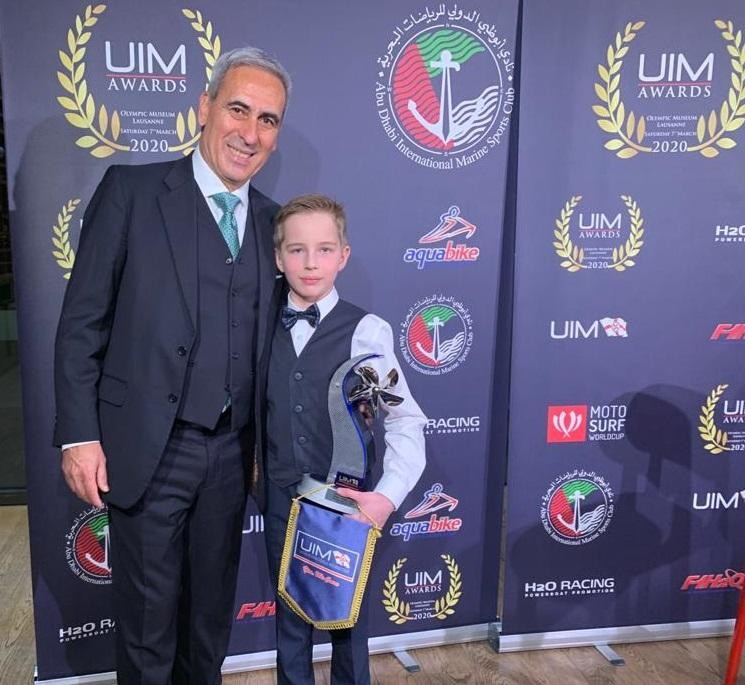 Ander-Hubert Lauri premiato come Junior Drive Aquabike da Raffaele Chiulli