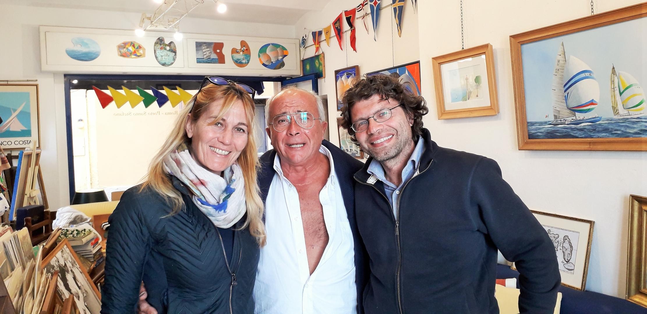 Nicolò Carnimeo e la giornalista Maria Pia Pezzali di Linea Blu Rai 1 a Artemare club con il comandante Daniele Busetto