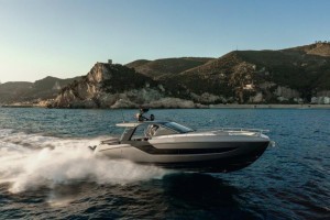 Azimut Yachts’ new Verve 47 outboard