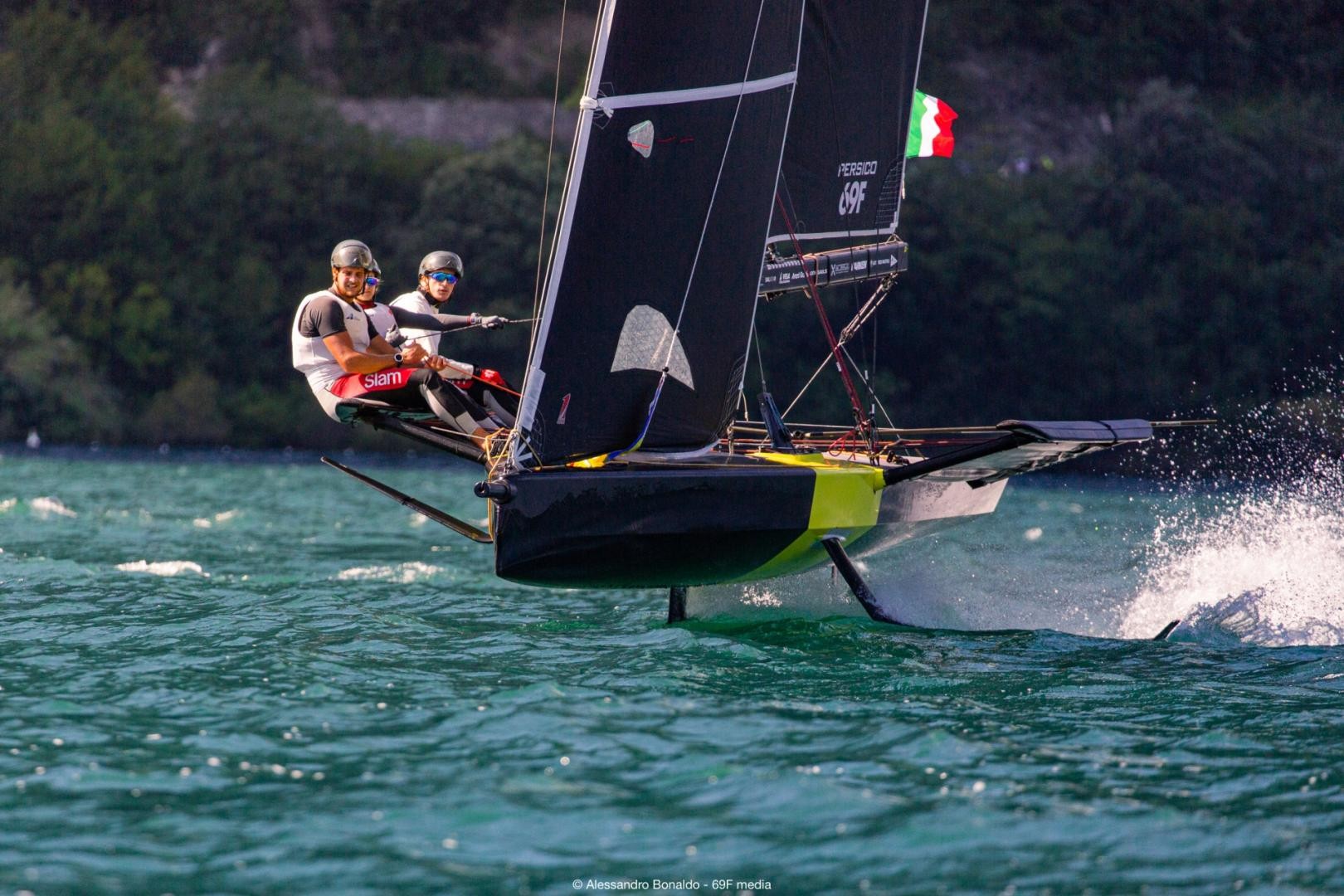 Youth Foiling Gold Cup: Young Azzurra concludes the qualifying rounds in third place