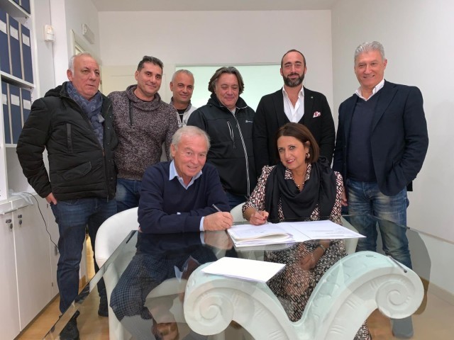 SNIDI il CDA- In basso il pres. Gennaro Amato e Barbara Berardi; in alto da sinistra U. Lanzetta, S. Esposito, D. Senese, A. Schiano, C. Rizzardi, N. Dolce.