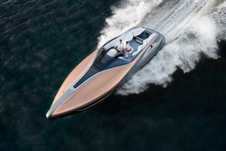 
Lexus presenta il prototipo di uno yacht ad alte prestazioni