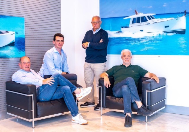 Pedetti Yacht, da sinistra a destra: Giancarlo Pedetti, Davide Pedetti, Raffaele Dellepiane e Marco Molesti. A destra, il Gozzo 45 di Apreamare