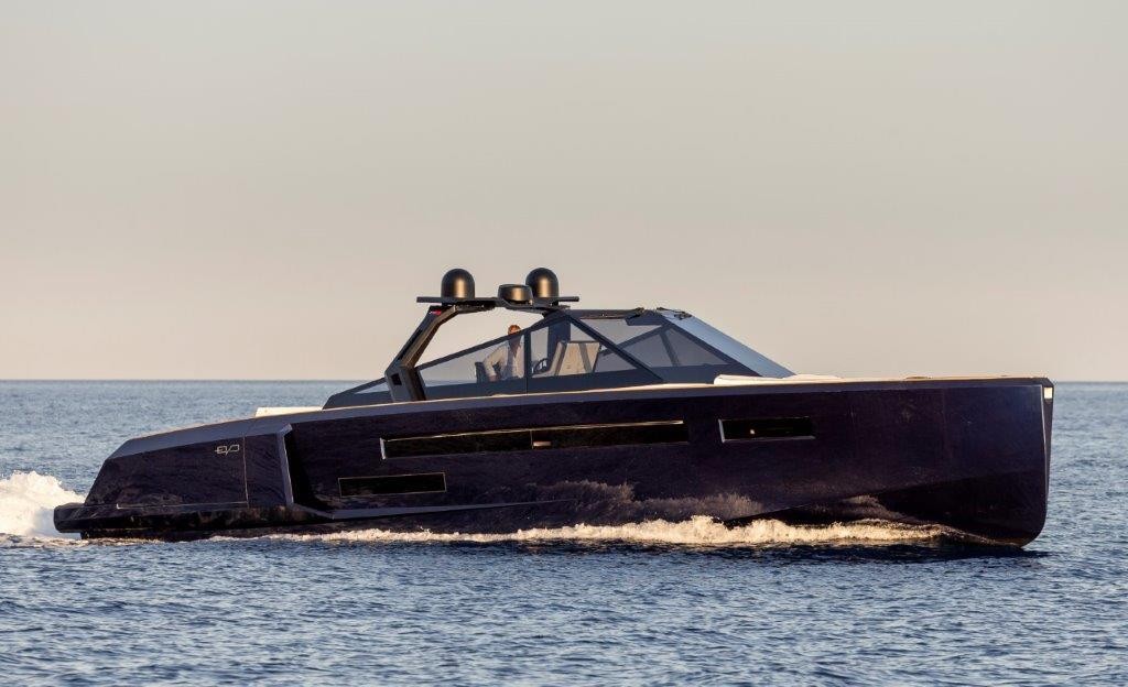 Evo Yachts lancia a Cannes il nuovo R6 Open between sea and sky