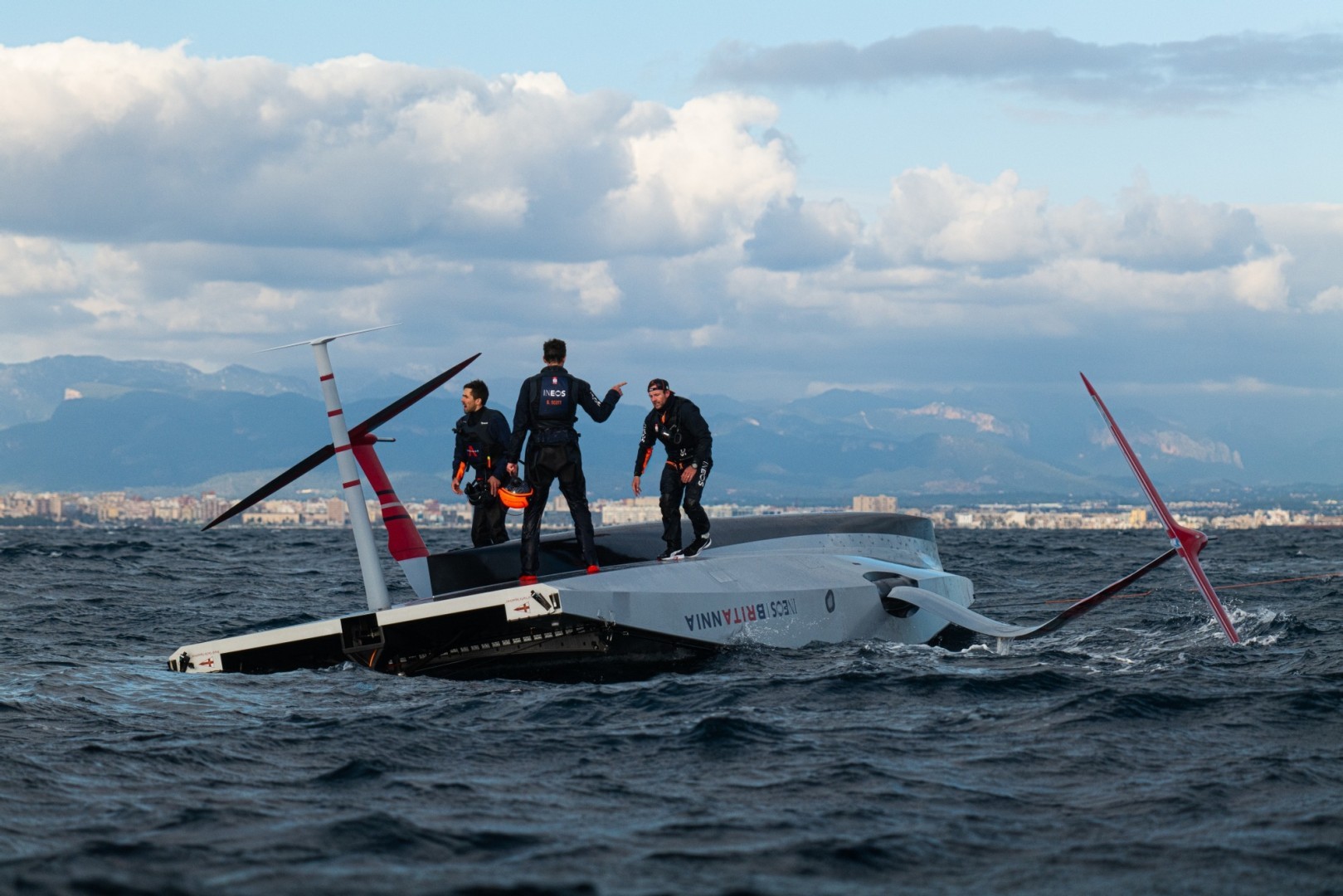 Fully turtle capsize  for Ineos LEQ12
