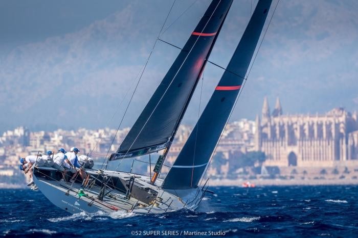 Azzurra moves up to second place at the Rolex TP52 World Champonship