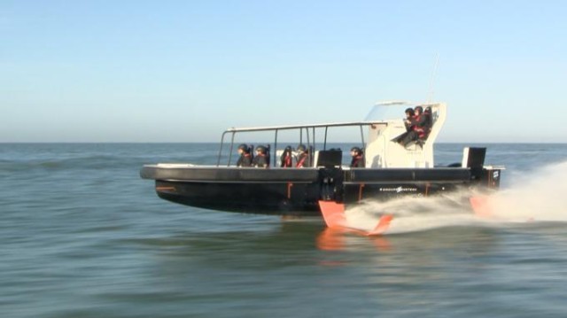 Groupe Beneteau stellt seinen ersten Motorboot-Foiler vor