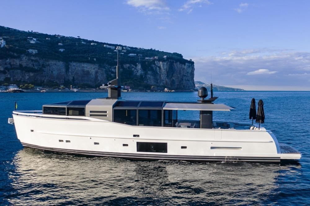 Arcadia A85 hull 18 launched, a long-time cutting-edge yacht