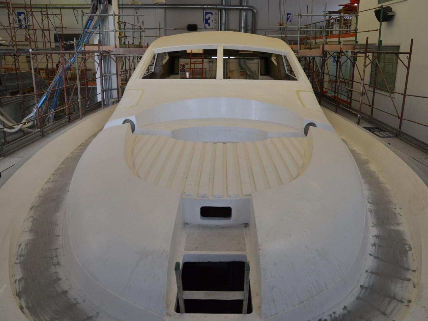 Flyingsport 86’ hull n°815 under construction