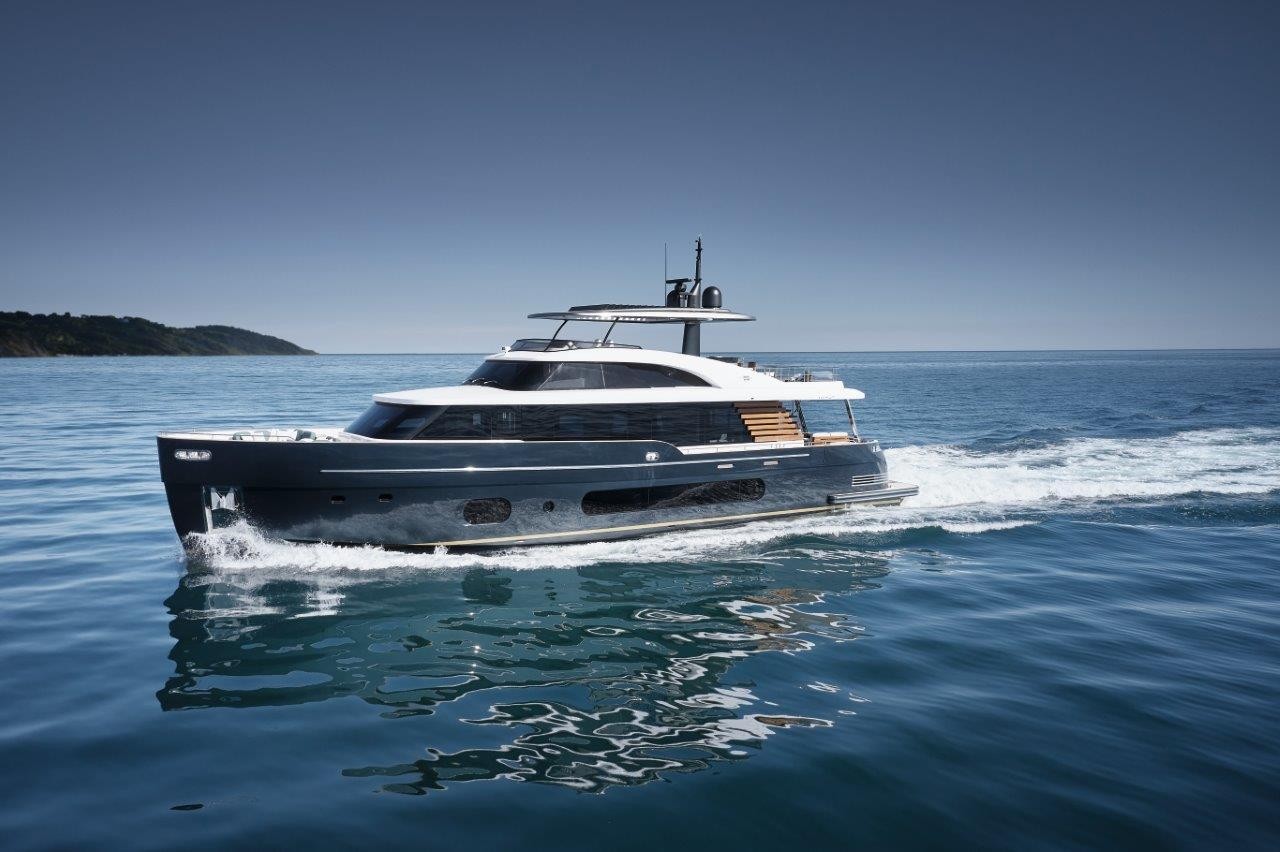 Azimut Yachts makes a splash in Genoa with magellano 25 metri 