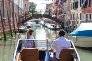 New full electric Magonis Wave e-550 enchants the canals of Venice