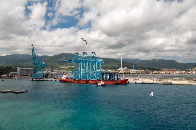 Nel porto di Vado Ligure altre tre gru “di banchina” (STS - Ship to shore)