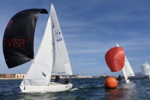 Grande spettacolo per il contest J24 svoltosi dentro il porto di Olbia: la vittoria al J24 Vigne Surrau