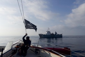 Giovanni Soldini incontra i volontari di Sea Shepherd Italia al largo delle Eolie