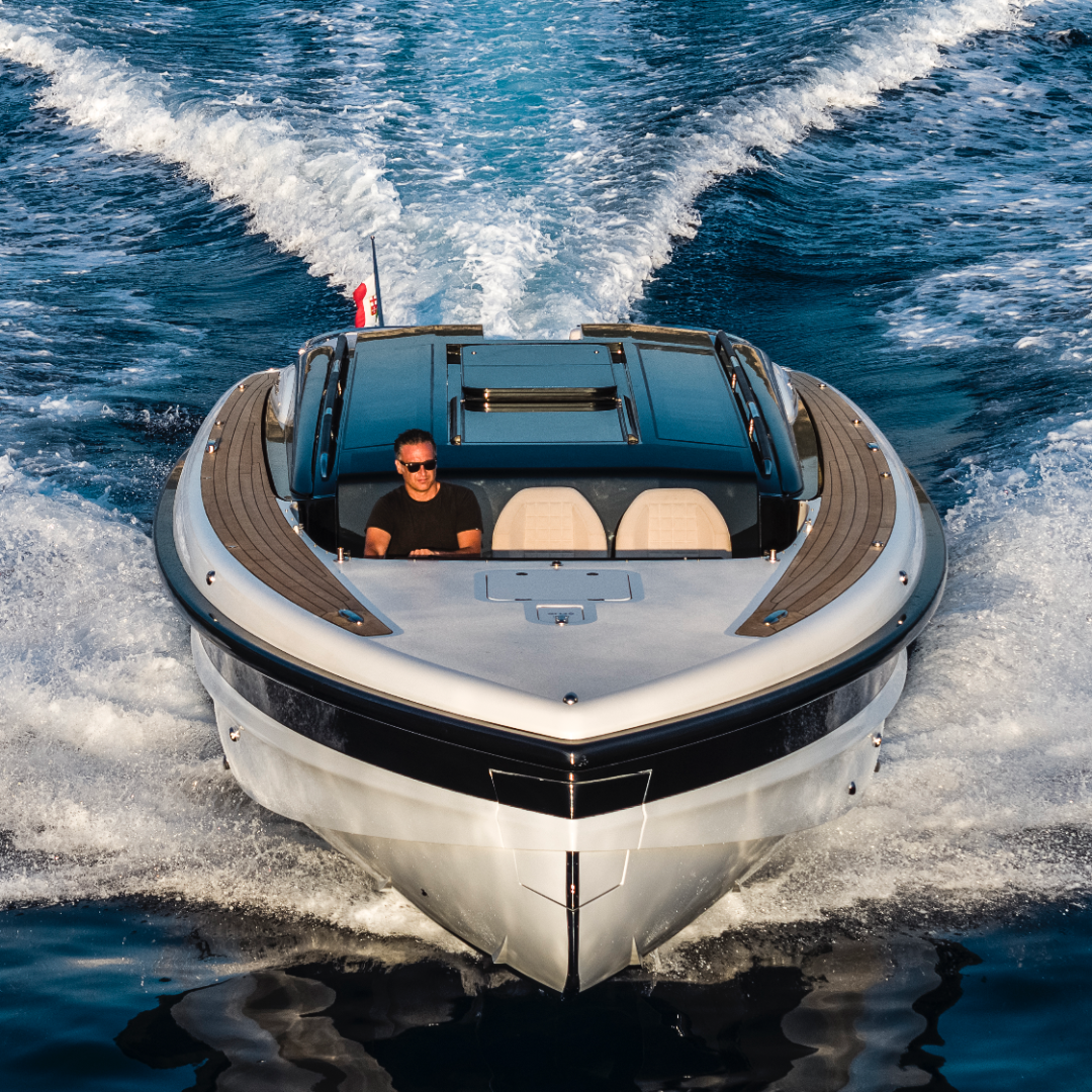 New WB14 limousine tender: high performance and on board safety