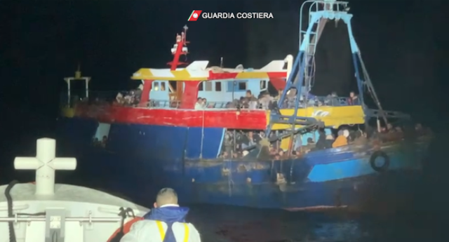 573 migranti soccorsi nella notte dalla guardia costiera italiana