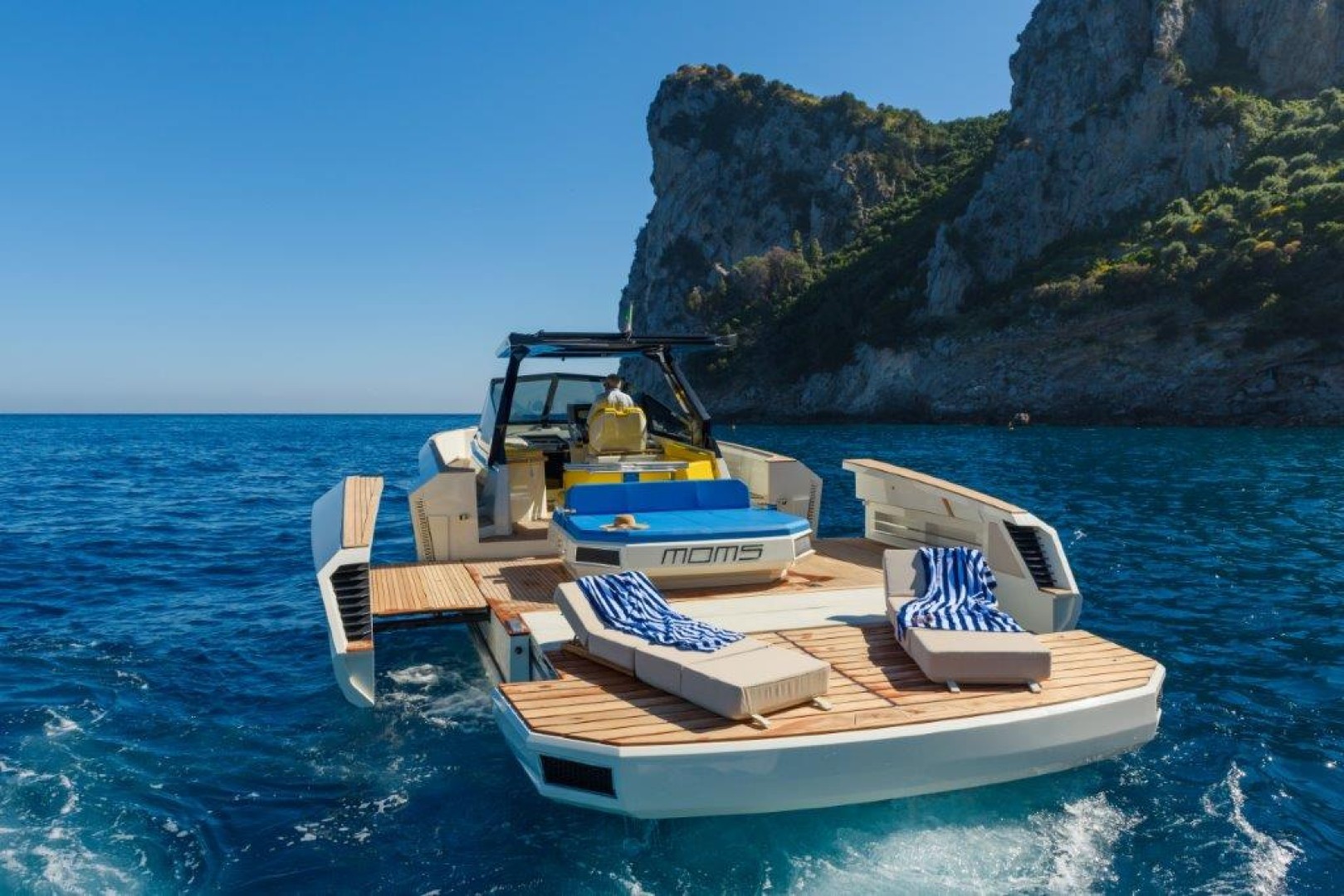 Evo Yachts at Cannes with the European preview of the new Evo R4 XT Walkaround