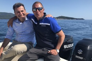 Paolo Sanguettola, a sinistra, e Marco Volpi, campione mondiale di pesca del Suzuki Fishing Team, consulente per la realizzazione del T280