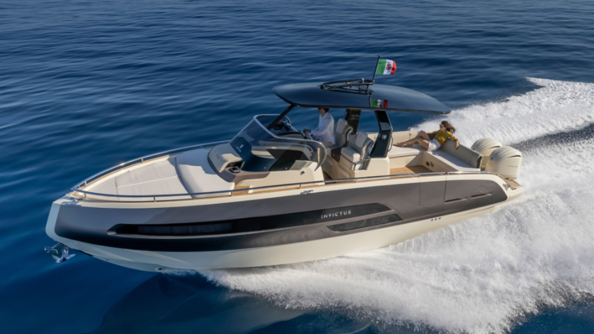 GT320S, il nuovo fuoribordo Invictus Yacht pronto per il debutto mondiale al Cannes Yachting Festival 2022