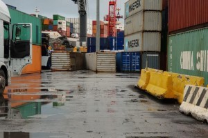 Maltempo: tromba d'aria nel porto di Salerno