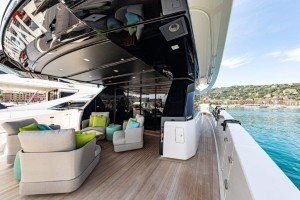 Centrostiledesign signed the interior of an exclusive Sanlorenzo SX76