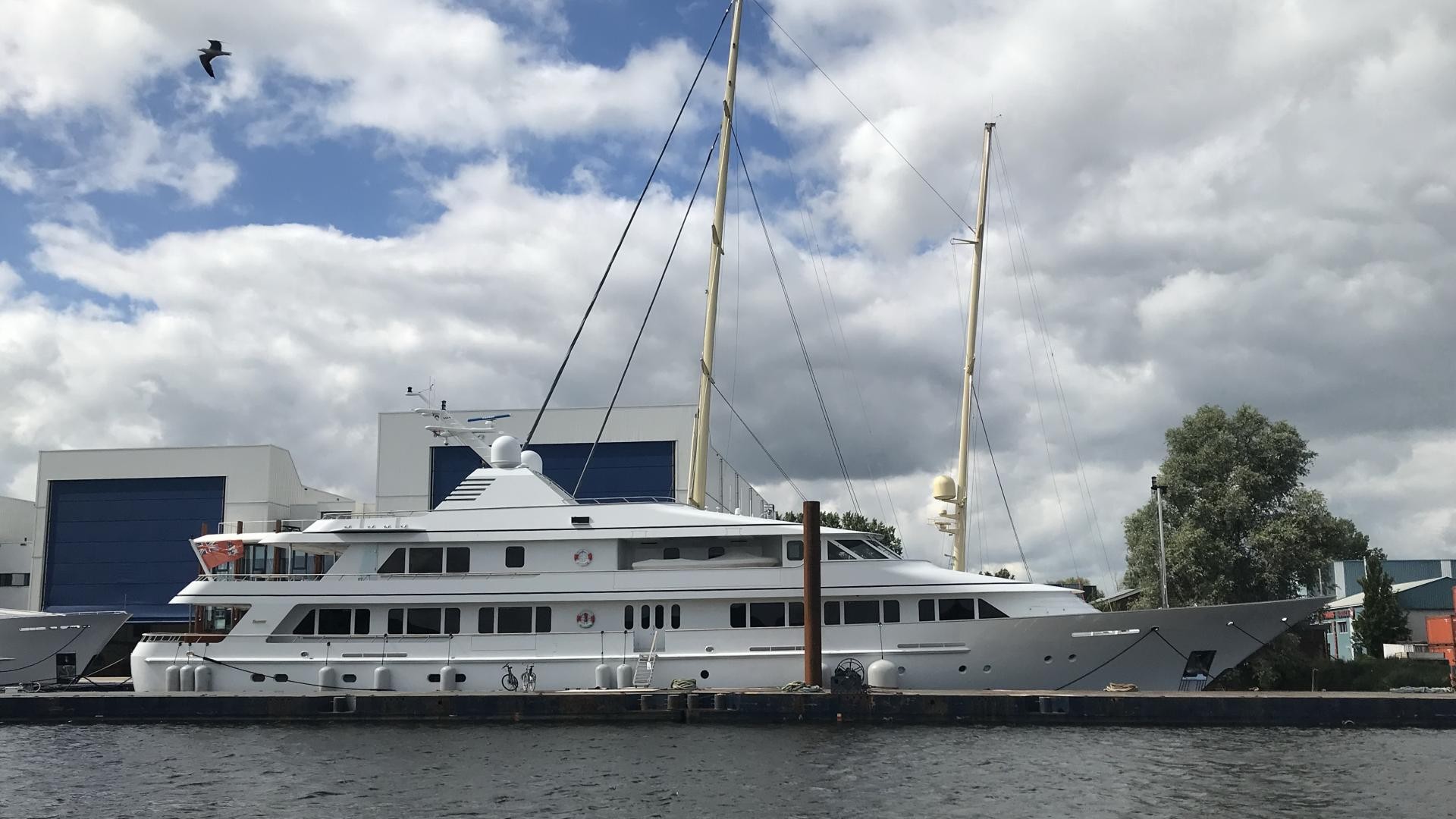 Royal Huisman: Broadwater converted from classic into contemporary