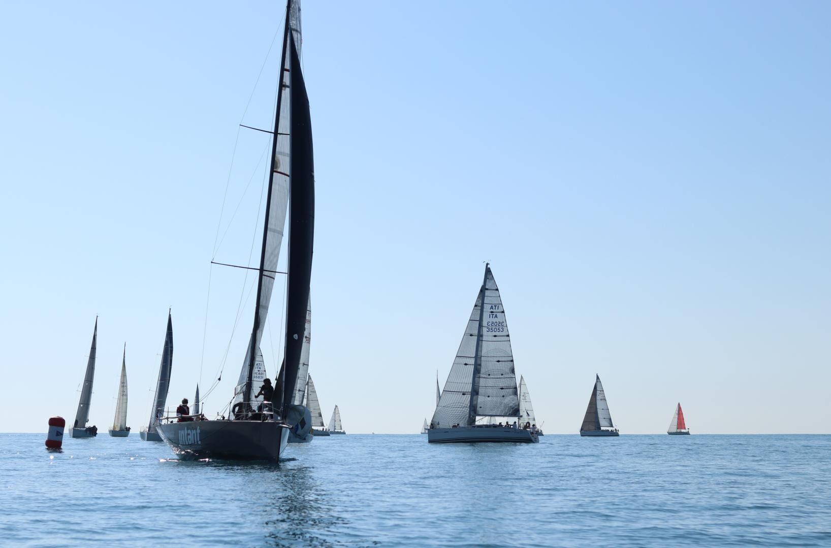 Le imbarcazioni partecipanti al Campionato Invernale in acqua ieri ad Ostia