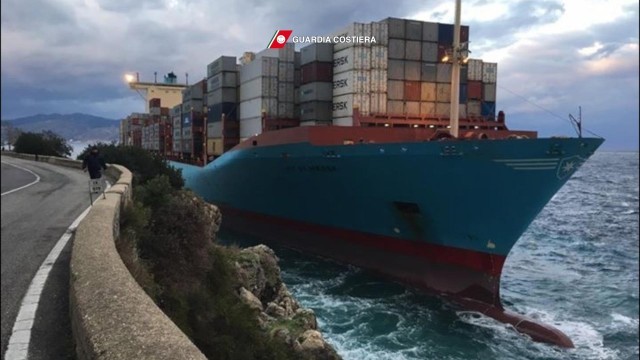 Incidente nella notte per la porta container Gustav Maersk in navigazione da Rijeka e diretta a Gioia Tauro