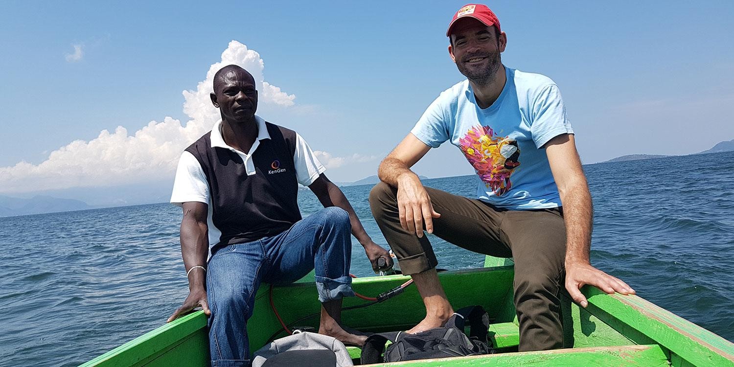 A strong team – the fisherman Joshua Miruka and ASOBO CEO Laurens Friso on a Torqeedo Cruise-powered test run