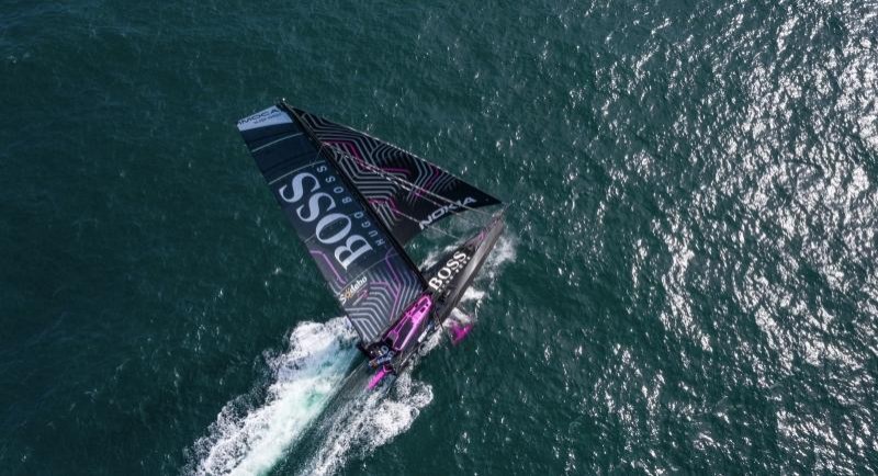 Alex Thomson heads to Cape Town after rudder damage, his Vendée Globe is over