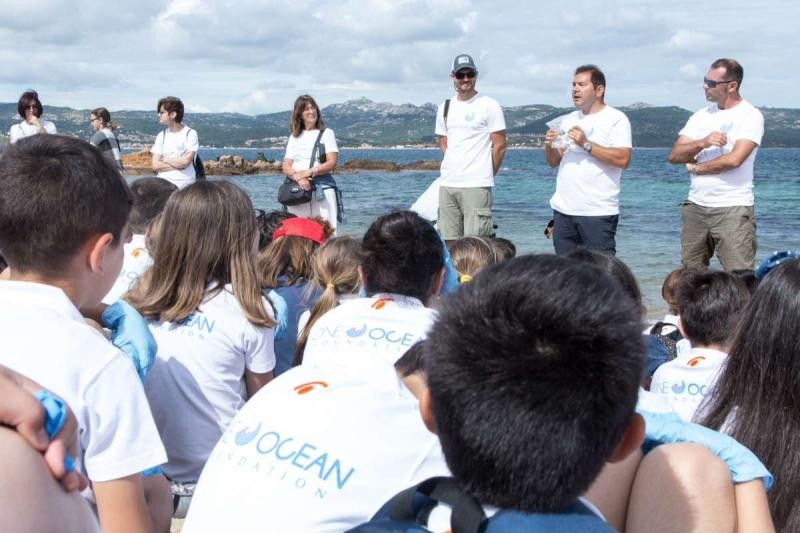 Il gruppo di ricercatori del CNR di Oristano con Andrea de Lucia durante il YCCS Clean Beach Day 2018. Foto Credit: Marco Ferrando