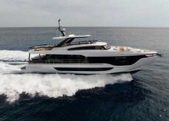 Azimut Grande 26M, offers all the features of a superyacht