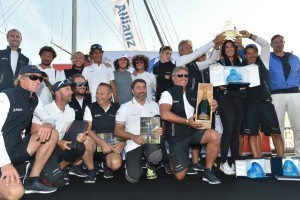 L'equipaggio di Spirit of Portopiccolo – Ca’ Sagredo festeggia la vittoria alla Venice Hospitality Challenge 2018