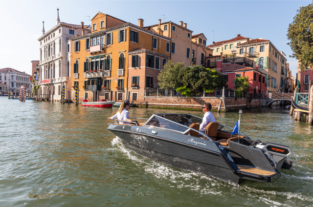 Full electric Magonis Wave e-550, affascina i canali di Venezia