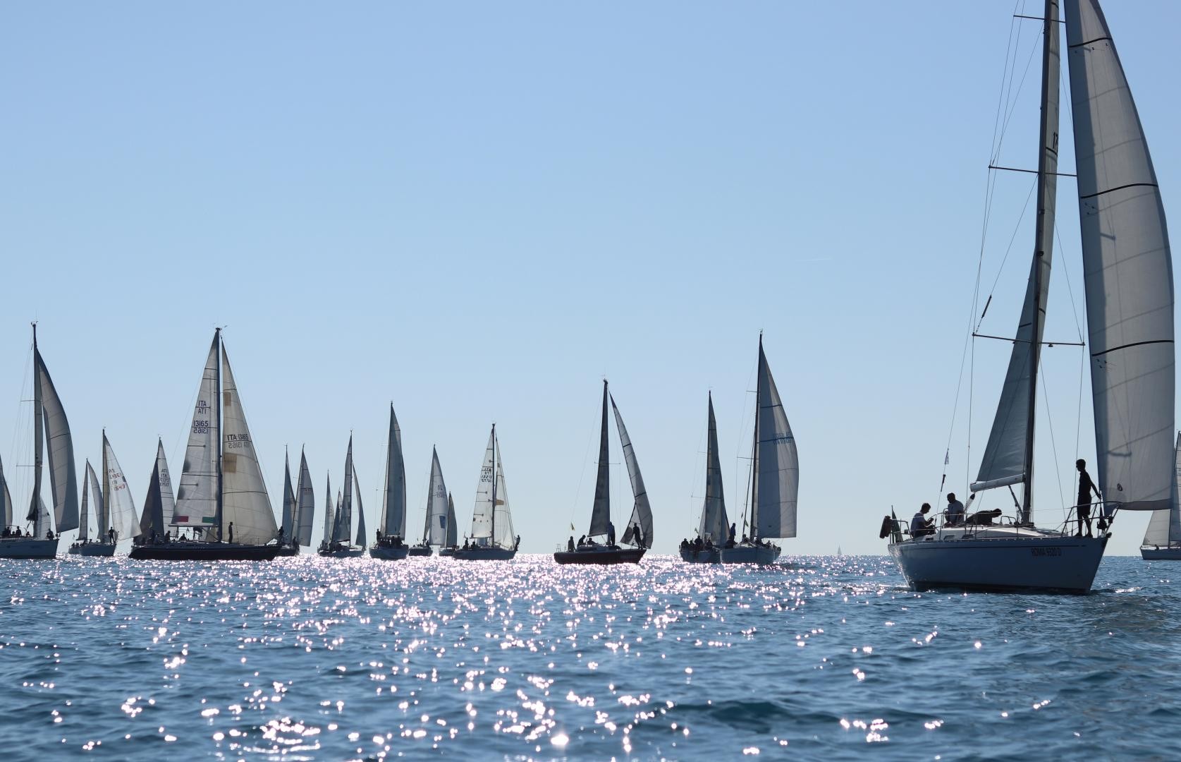 Le imbarcazioni partecipanti al Campionato Invernale in acqua ieri ad Ostia